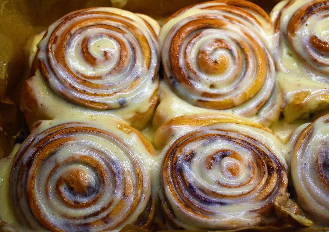 cinnamon swirls, cinnamon rolls, cinnamon buns